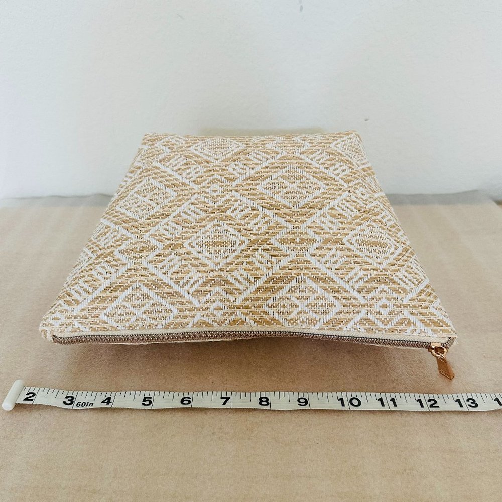 🌷New🌷Stephanie Johnson Laura Spacious Trapezoid Makeup Bag in White and Beige - Picture 9 of 9